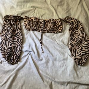 Ruffle sleeve printed crop top